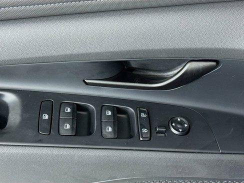 Used 2025 Hyundai Elantra Sport w/ Cargo Package image 17
