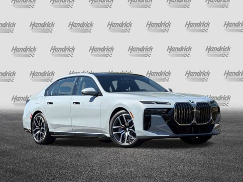 New 2026 BMW 750e xDrive image 2