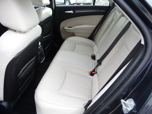 Used 2019 Chrysler 300 Limited image 14