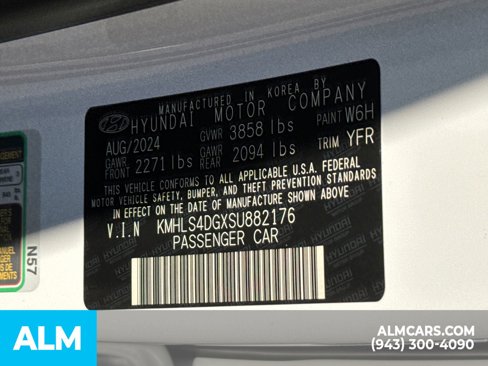 Used 2025 Hyundai Elantra SEL image 42