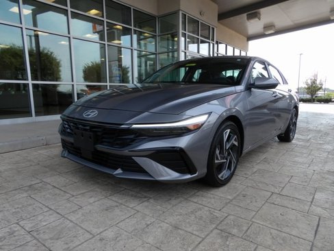 Used 2024 Hyundai Elantra Limited image 1