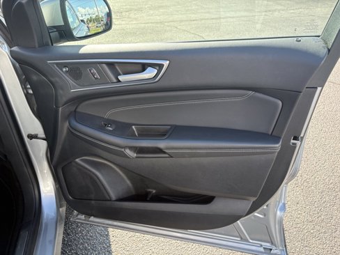 Used 2024 Ford Edge Titanium image 19