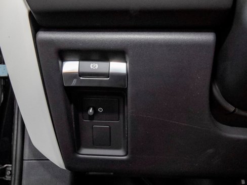 New 2025 Land Rover Defender 130 X-Dynamic SE image 11