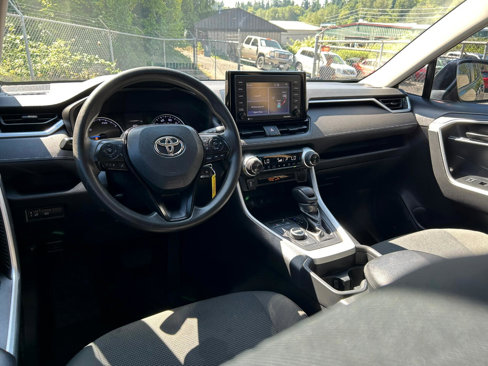 Used 2021 Toyota RAV4 LE image 11