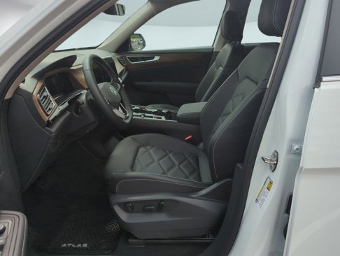 New 2025 Volkswagen Atlas SE image 4