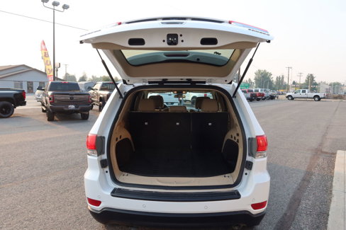 Used 2019 Jeep Grand Cherokee Laredo image 5