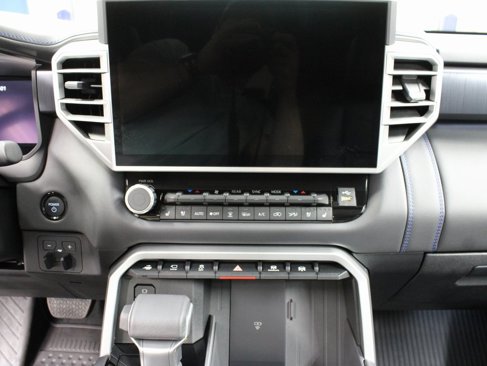 Used 2025 Toyota Sequoia Platinum image 14