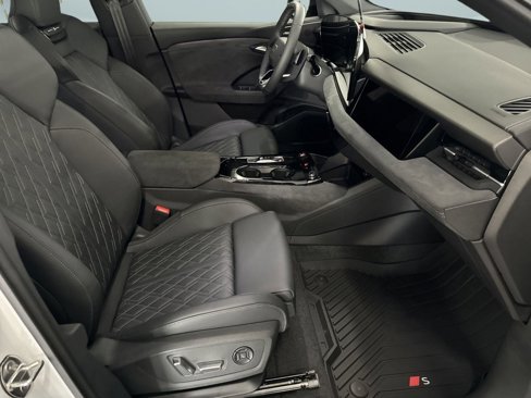 New 2025 Audi SQ6 e-tron Prestige image 25