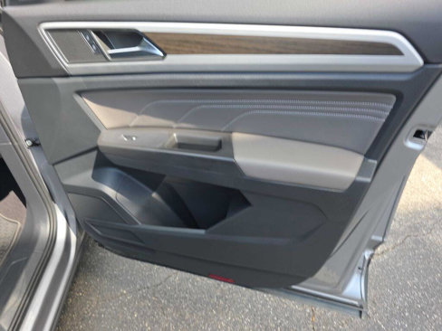 Used 2022 Volkswagen Atlas SE image 19