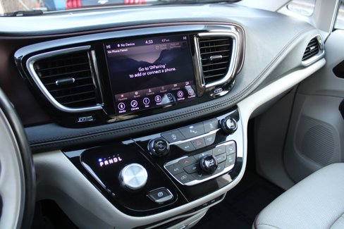Used 2020 Chrysler Pacifica Limited image 7