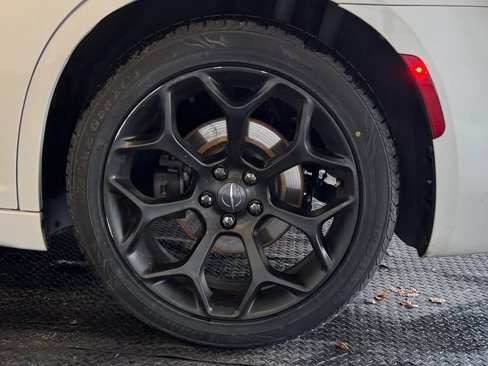 Used 2019 Chrysler 300 S image 8