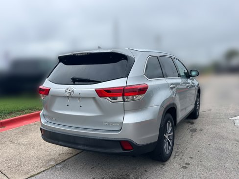 Used 2019 Toyota Highlander XLE image 7