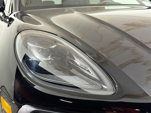 Used 2025 Porsche Macan image 28
