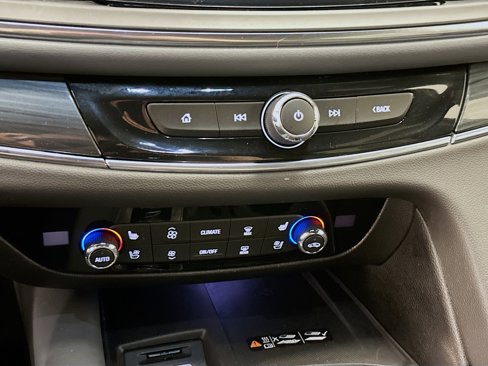 Used 2024 Buick Enclave Premium image 24