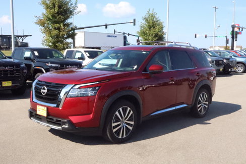 Used 2022 Nissan Pathfinder Platinum w/ Cargo Package image 3