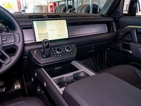 New 2025 Land Rover Defender 110 X image 24