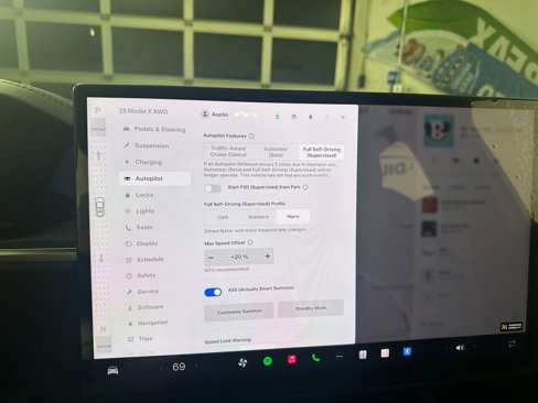 Used 2025 Tesla Model X image 25