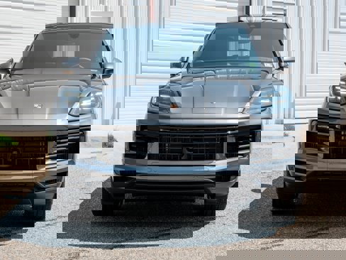 New 2025 Porsche Cayenne Coupe image 10