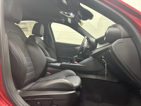 New 2025 Alfa Romeo Giulia AWD w/ Driving Assist Package image 10