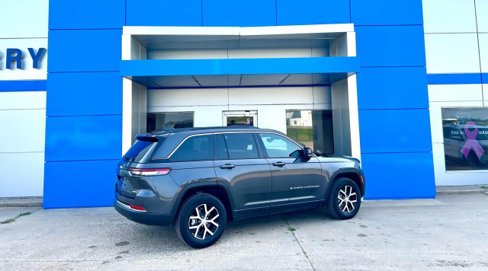 Used 2024 Jeep Grand Cherokee Limited image 5