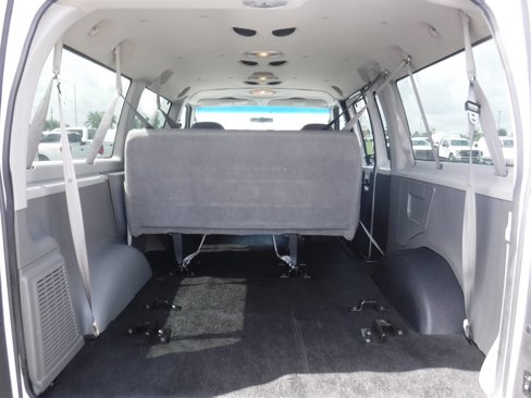 Used 2006 Ford E-350 and Econoline 350 Super Duty Wagon image 9