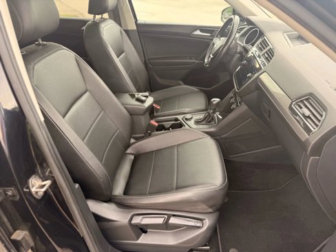 Used 2018 Volkswagen Tiguan SE image 24