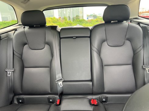 Certified 2025 Volvo XC60 B5 Plus image 25