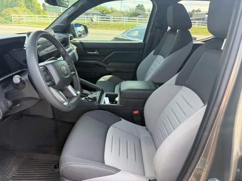 Used 2024 Toyota Tacoma TRD Off-Road image 9