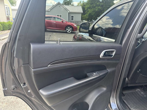 Used 2018 Jeep Grand Cherokee Limited image 30