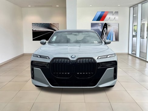 New 2026 BMW 750e xDrive image 3