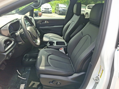 New 2026 Chrysler Pacifica Select image 8