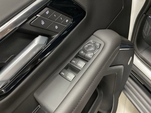 New 2025 Chevrolet Suburban High Country image 31