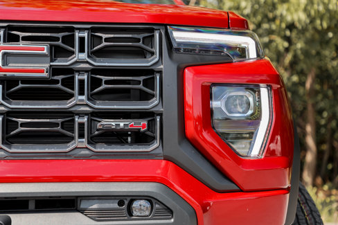 New 2026 GMC Canyon AT4 w/ Technology Plus Package image 3