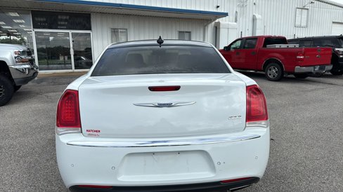 Used 2018 Chrysler 300 Limited w/ Safetytec Plus Group image 4