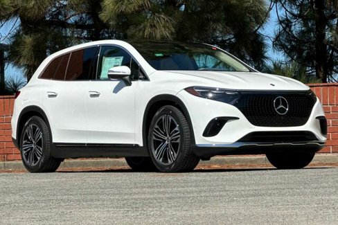 New 2026 Mercedes-Benz EQS 400 4MATIC SUV image 2