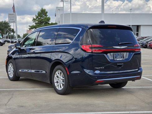 New 2025 Chrysler Pacifica Select image 3
