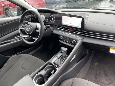 New 2025 Hyundai Elantra SEL image 8