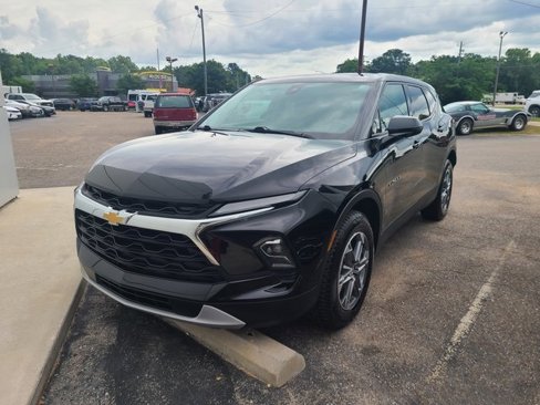 Used 2023 Chevrolet Blazer LT image 1