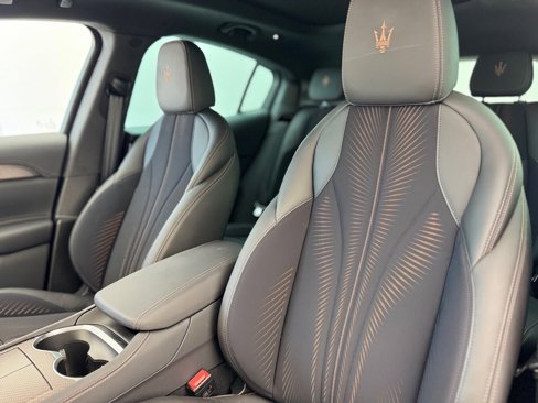 New 2025 Maserati Grecale Folgore image 4