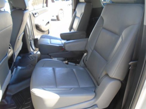 Used 2017 Chevrolet Suburban LT image 27