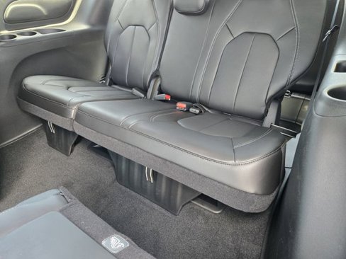 New 2025 Chrysler Pacifica Select image 21
