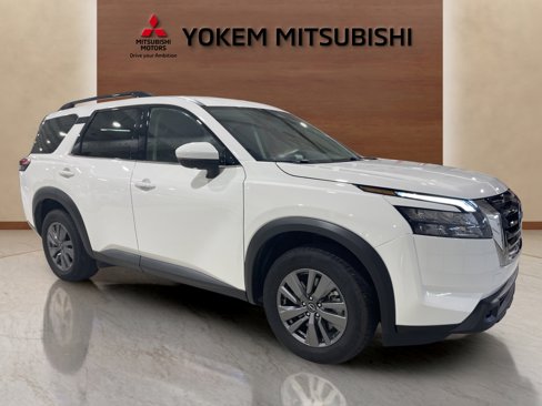 Used 2025 Nissan Pathfinder SV image 6