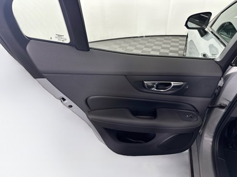 Used 2025 Volvo S60 B5 Plus image 26