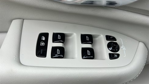 New 2025 Volvo XC90 T8 Plus w/ Protection Package Premier image 11