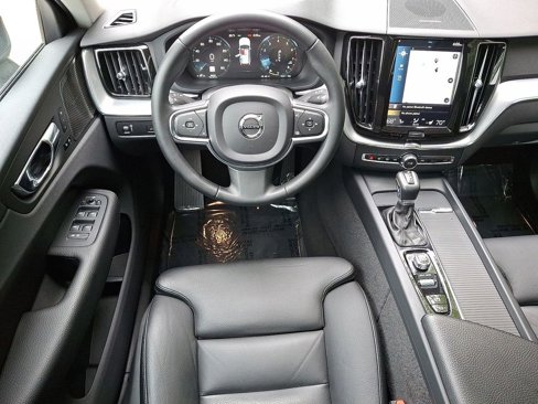 Used 2019 Volvo XC60 T5 Momentum w/ Multimedia Package image 27