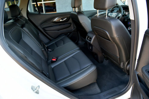 Used 2024 GMC Terrain SLT image 30