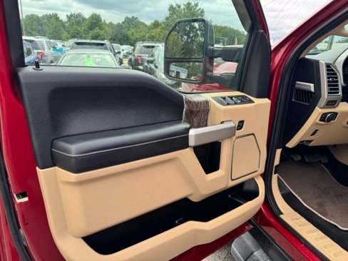 Used 2017 Ford F250 Lariat w/ Chrome Package image 11