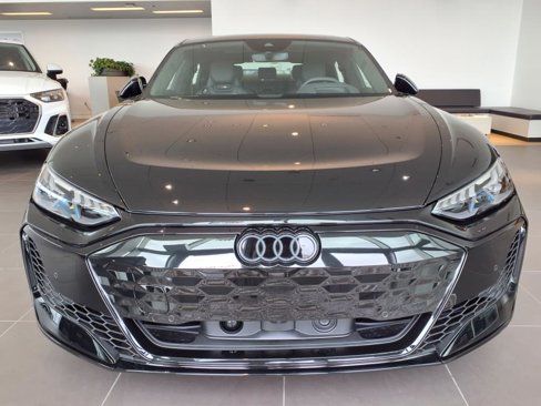 New 2025 Audi RS e-tron GT performance image 2