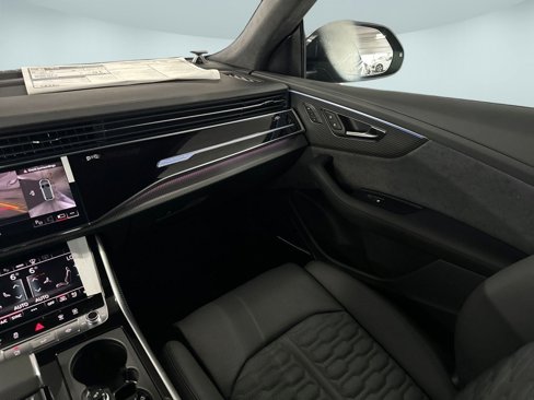 New 2025 Audi RS Q8 performance image 28