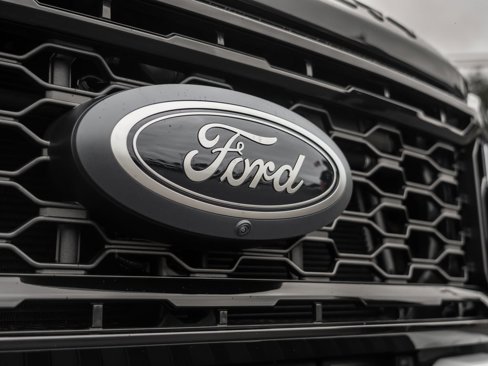 Used 2025 Ford F250 Lariat w/ Lariat Ultimate Package image 3